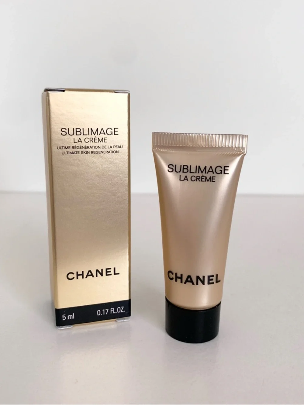 Hold  CHANEL anti aging cream Sublimage La Crème